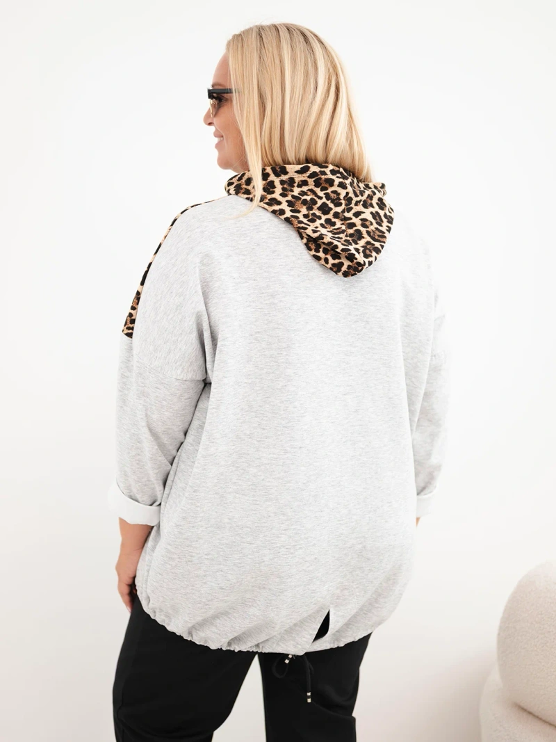 Bluza damska Plus Size wiskozowa z kapturem i wstawkami w panterkę szara