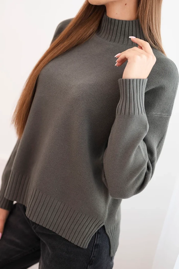 Sweter damski z półgolfem wiskozowy o luźnym kroju khaki