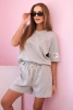 Butterfarbenes Damen-Set mit hoch taillierten Shorts grau