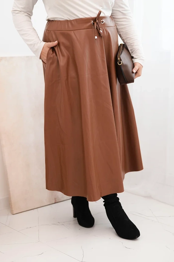 Moteriška Plus Size sijonas iš ekosuede su guma ir raišteliu juosmenyje kamelinė