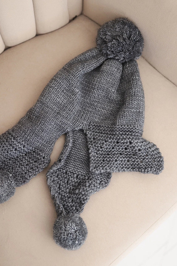 Damenwintermütze mit Wolle, mit Schirm und Pompons K475 grau