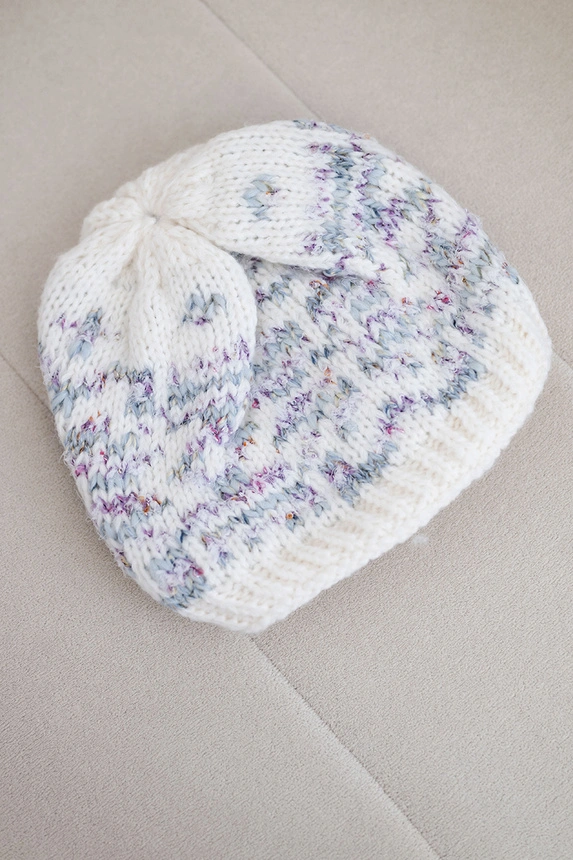 Dámská zimní vlněná čepice s ozdobnými krystalky K399 černá