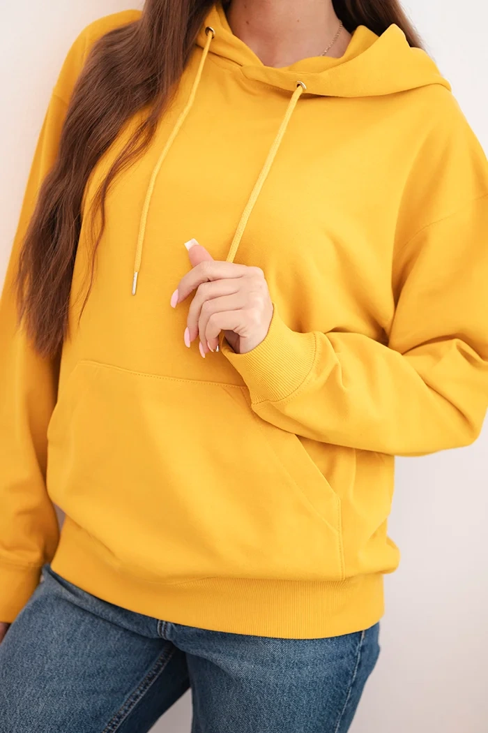 Moteriška medvilninė su kapučinu ir kengūros kišene džemperis garstyčių spalvos