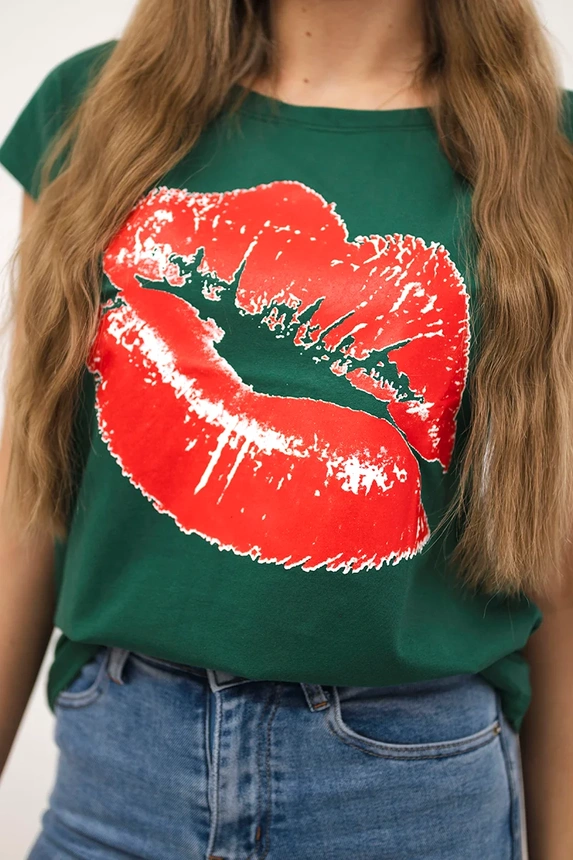 Blouse with lips print green