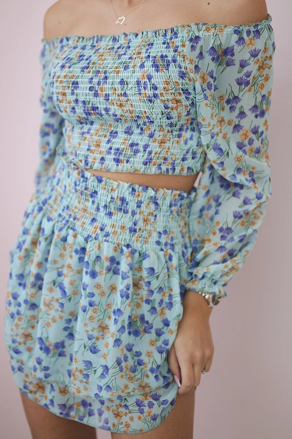 Set with flowers mint