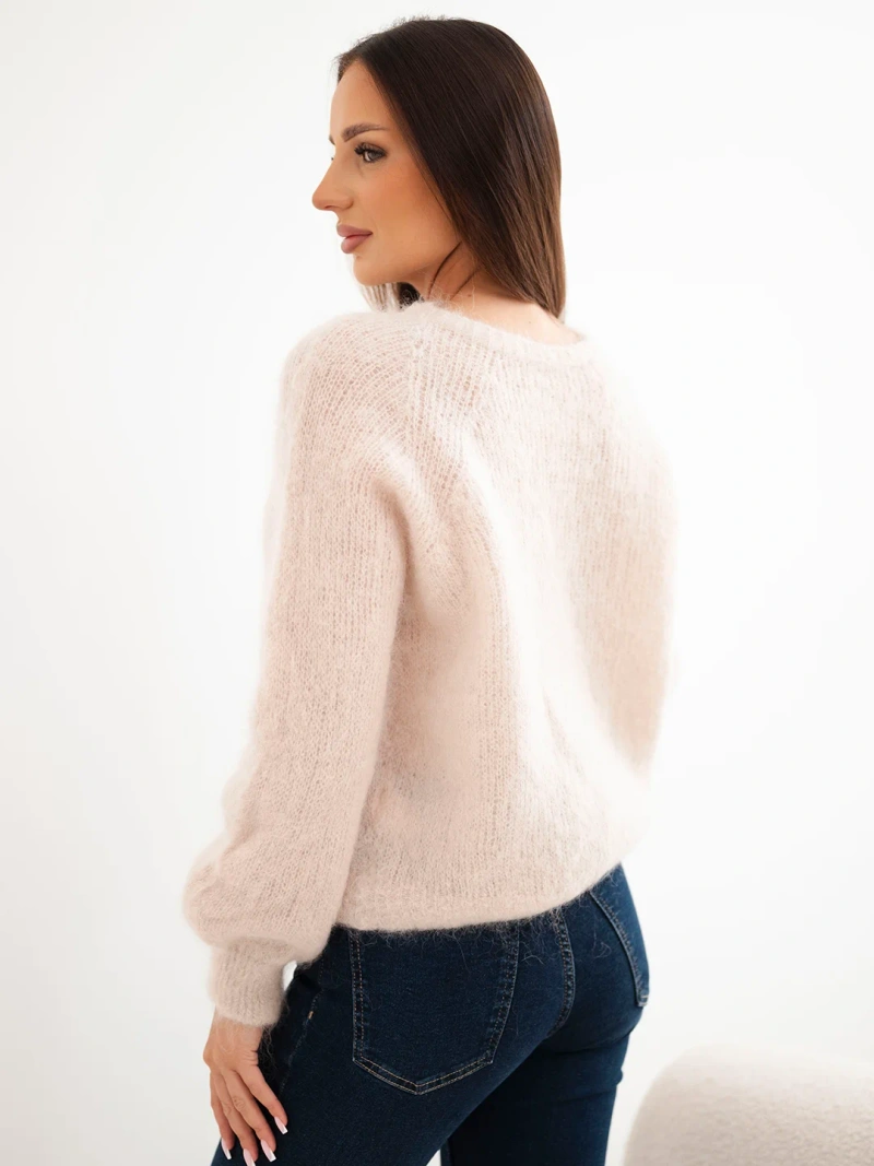 Sweter damski w 80% z kid moheru z długim rękawem i okrągłym dekoltem beżowy