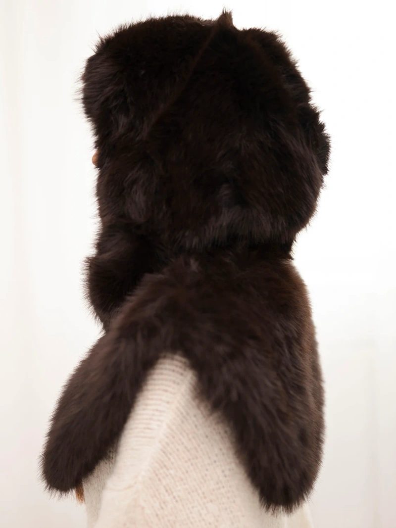 Women's hooded hat with fur trim and zipper with shoulder cover brown