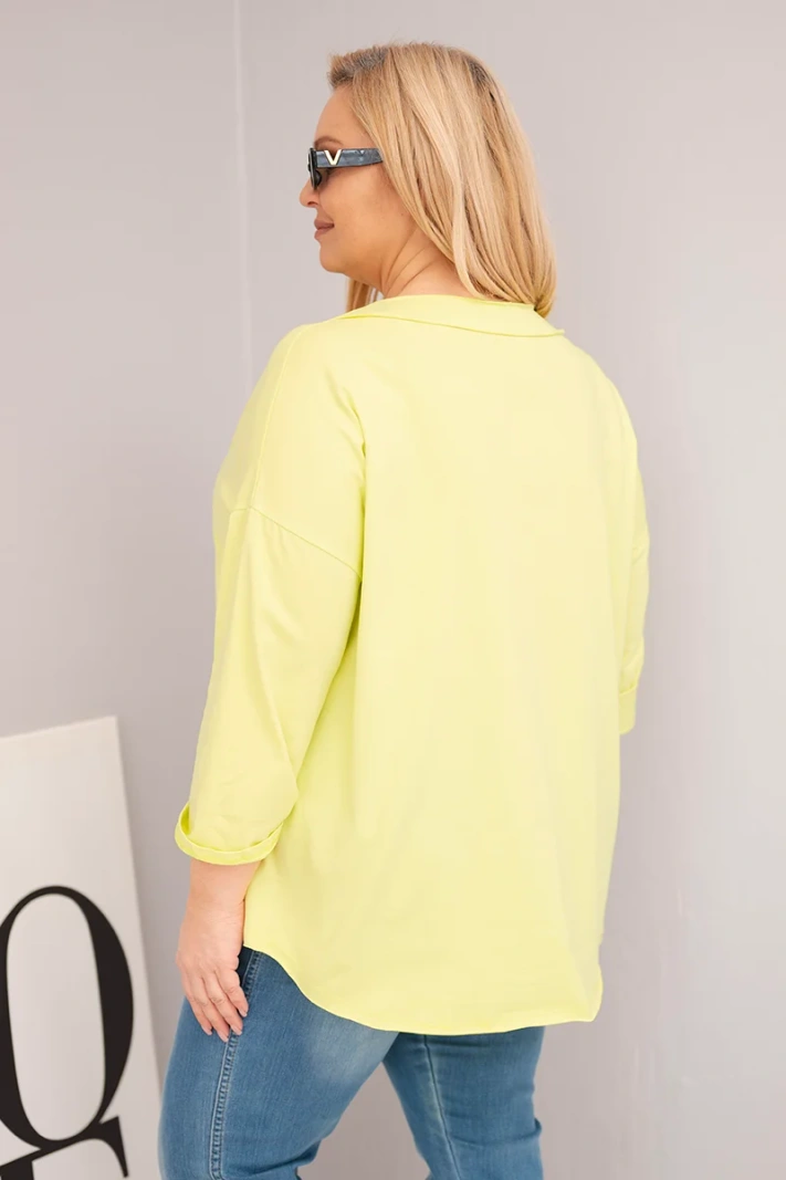 Moteriška medvilninė bluzka Plus Size su giliu V formos iškirpimu ir asimetriniu apačiu geltonas neonas