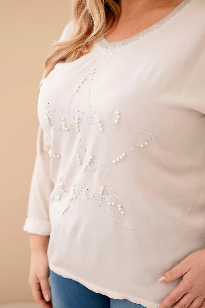 Damenbluse Plus Size mit Aufdruck und Perlen beige