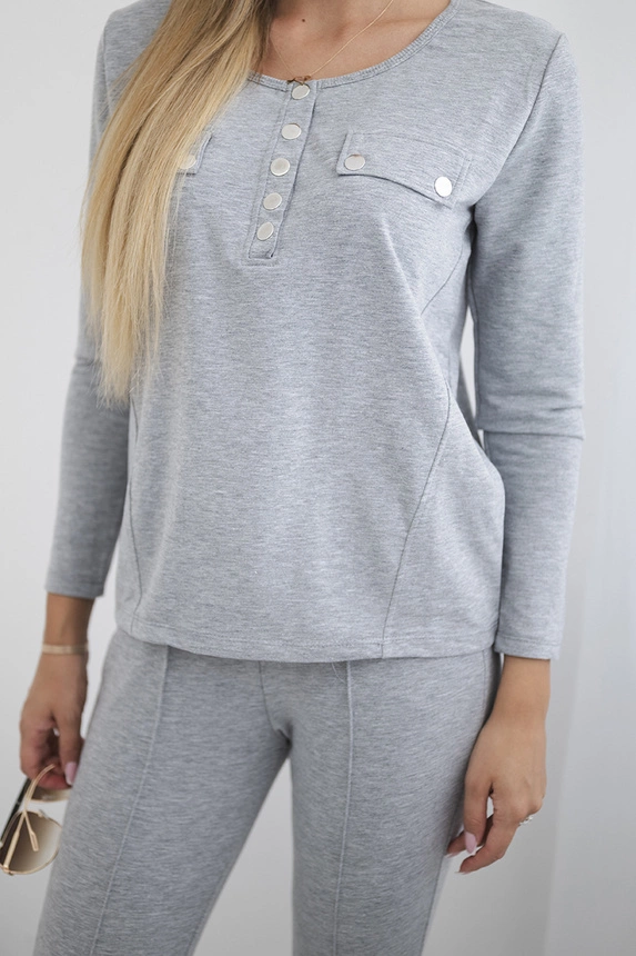 Set with a neckline with press studs gray