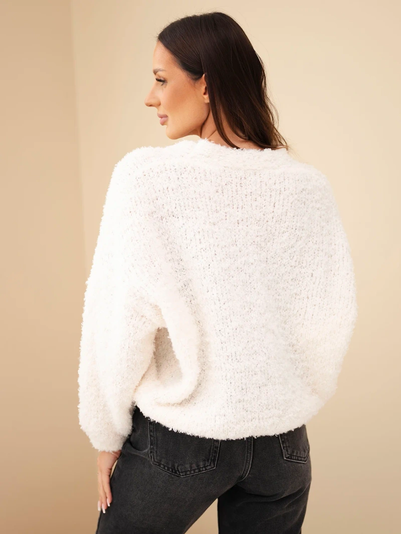 Damenpullover mit Mohair und dekorativen Knöpfen ecru