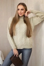 Pullover über dem Kopf angezogen hellbeige