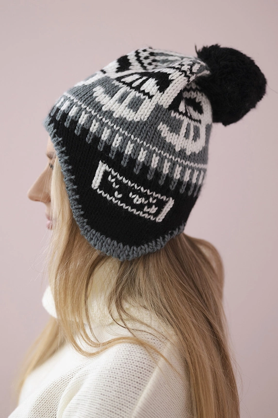 Dámska čiapka s pomponom Rosa K368 biela+grafit+čierna