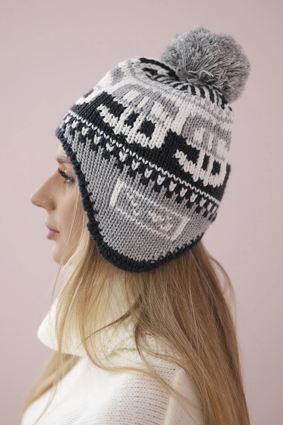 Cap with a pompom Rosa K368 white+graphite+dark grey