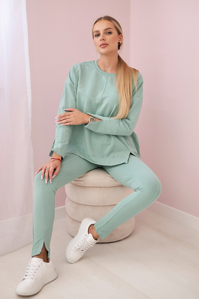 Set with an oversize blouse dark mint