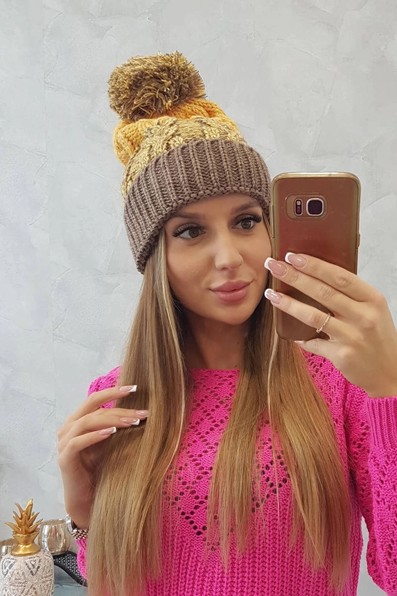 Moteriška kepurė su pomponu Abigail K326 cappuccino+yellow