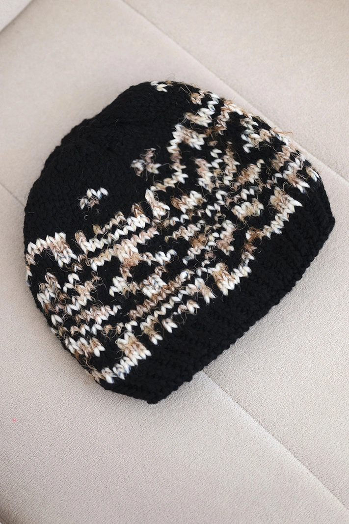 Damenmütze aus Wolle Winter mit norwegischem Muster K354 schwarz+beige