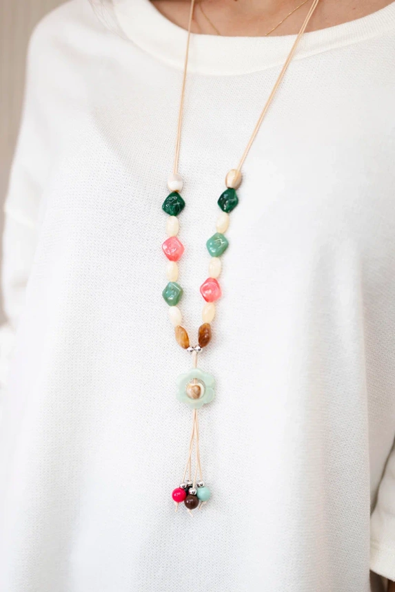 Blouse with necklace ecru