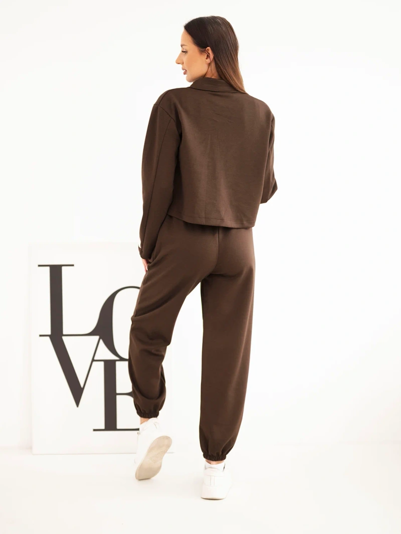 Damenanzug aus Viskose mit kurzer Jacke und Jogger-Hose braun