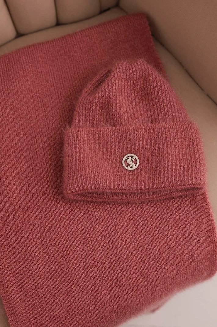 Women's set with a hat and a snood made of soft knit dark powder pink