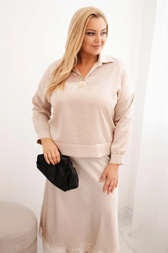 Dámský komplet Plus Size se saténovým leskem a krajkou béžový