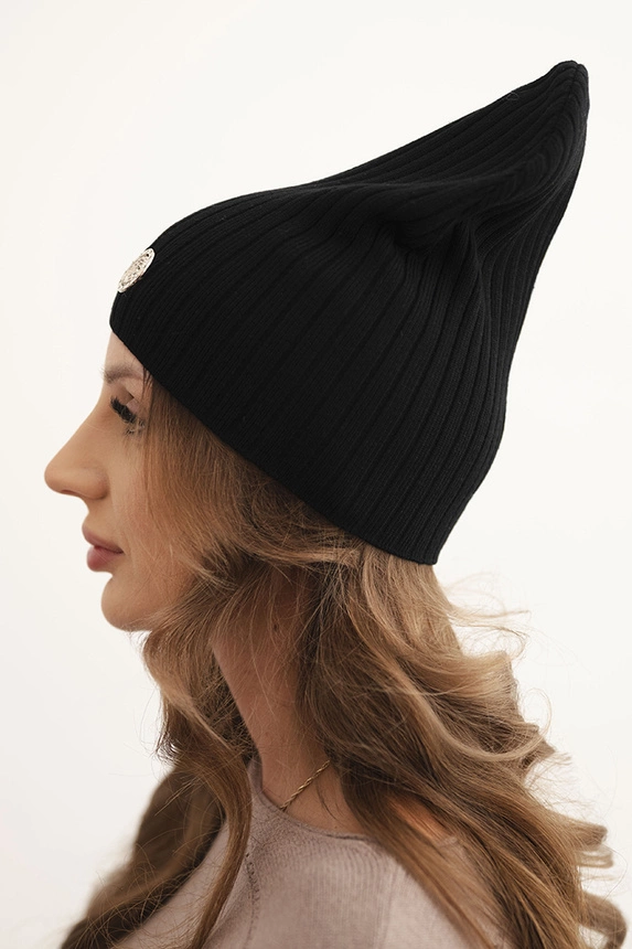 Women's ribbed cap with decorative button made of viscose and modal black