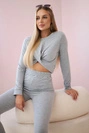 Set mit Bügelfalte auf Bluse grau