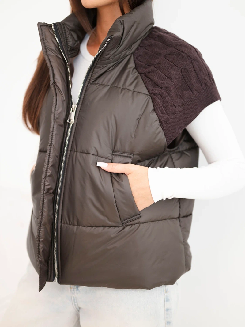 Women's quilted short jacket with collar and zipper beige