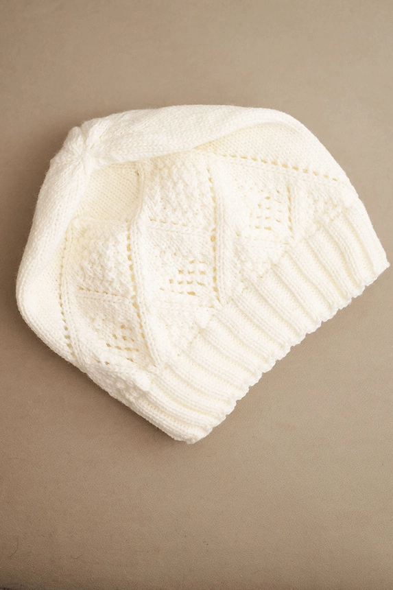 Women's winter hat made of wool with a geometric pattern K479 ecru