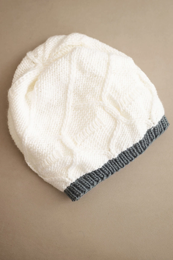 Women's winter hat made of wool with a woven pattern K443 white