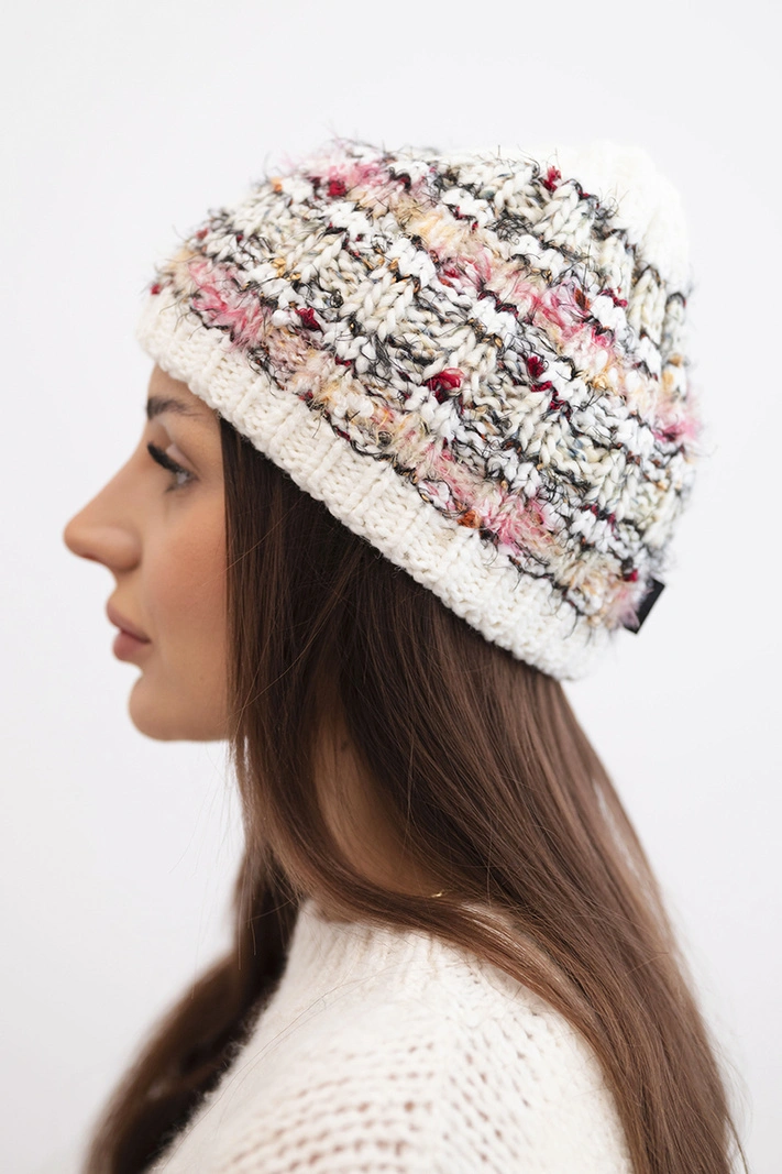 Damenwintermütze mit buntem Garn und elastischem Bündchen K352 ecru+neonpink+camel