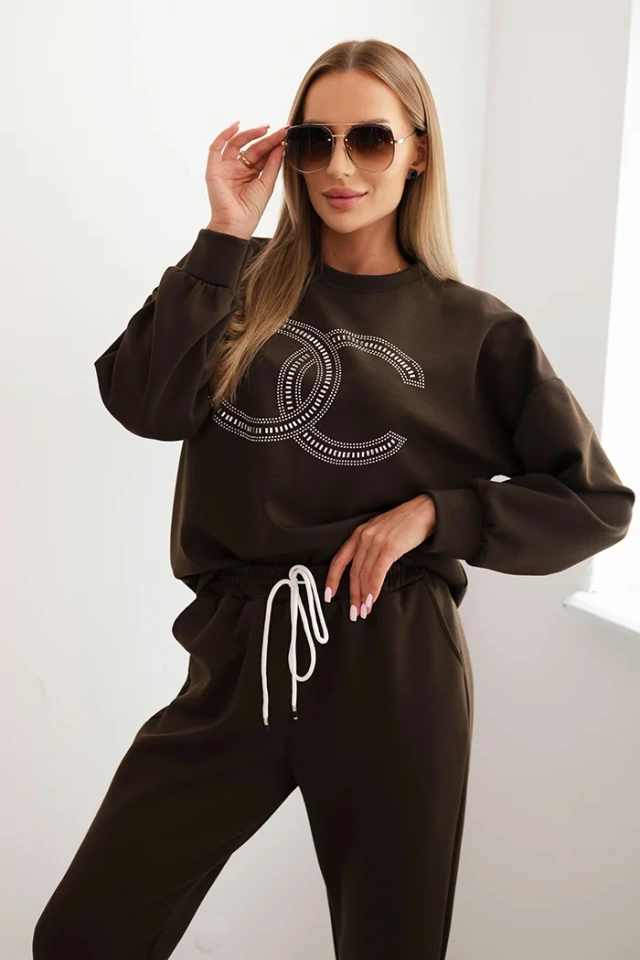 Komplet damski z wiskozy z ozdobnym motywem i spodniami brązowy