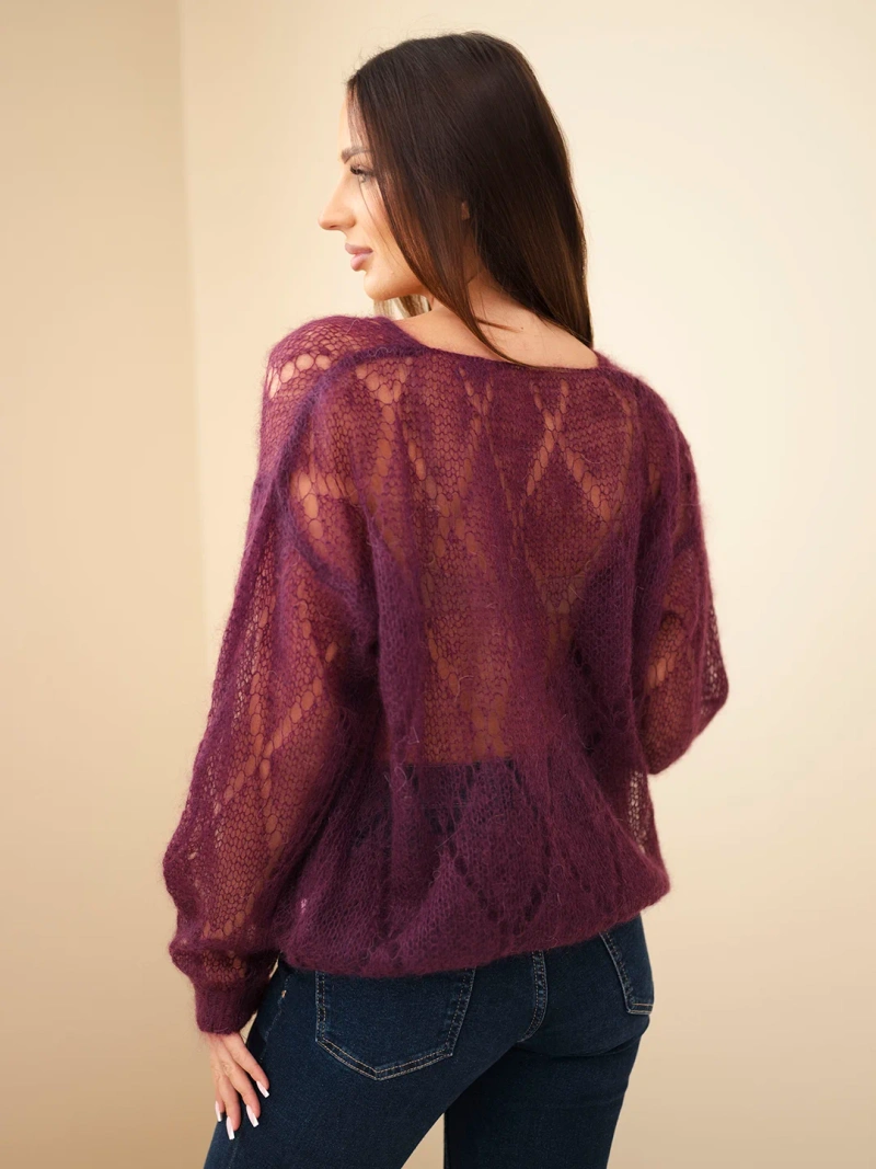 Sweter damski w 80% z moheru ażurowy z dekoltem V śliwkowy