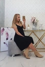 Suknelė su plačiomis petnešėlėmis juoda