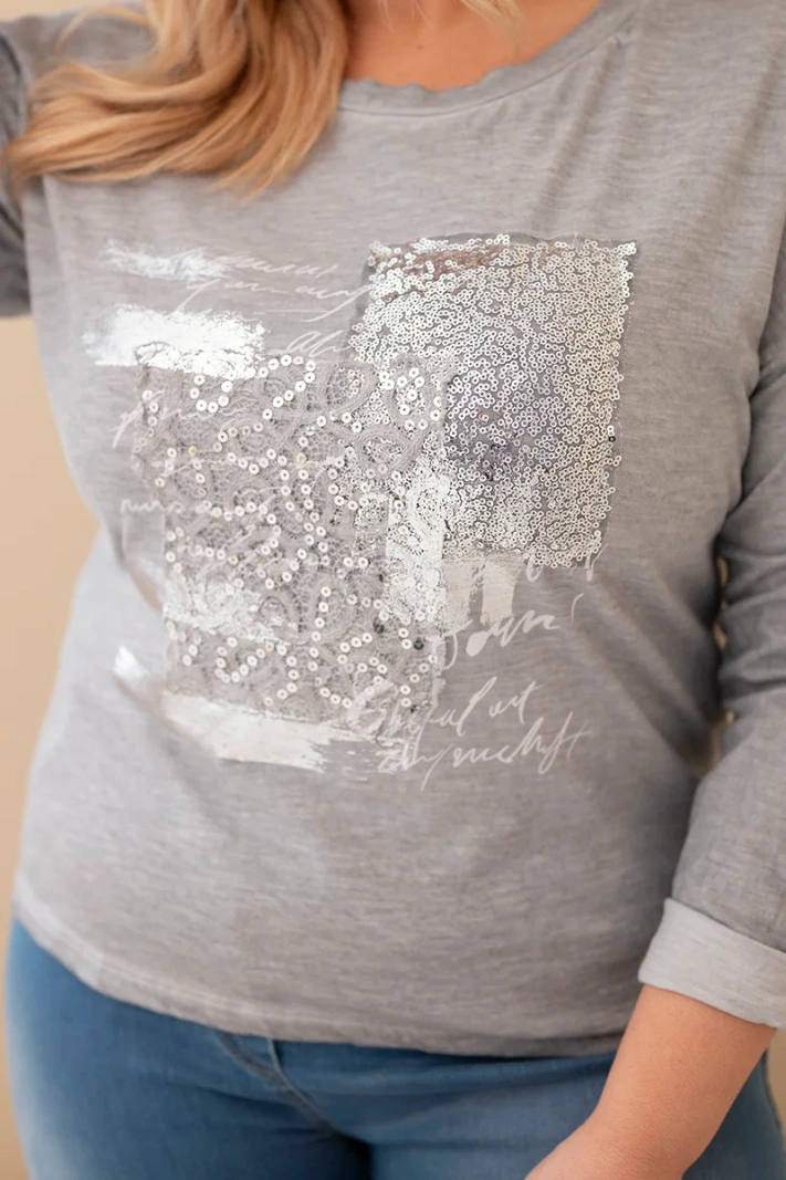 Damenbluse Plus Size mit Print und längerem Rücken grau