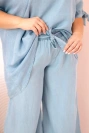 Damen-Set in Plus Size aus Tencel, Bluse mit Bindung und weite Hose helles Denim
