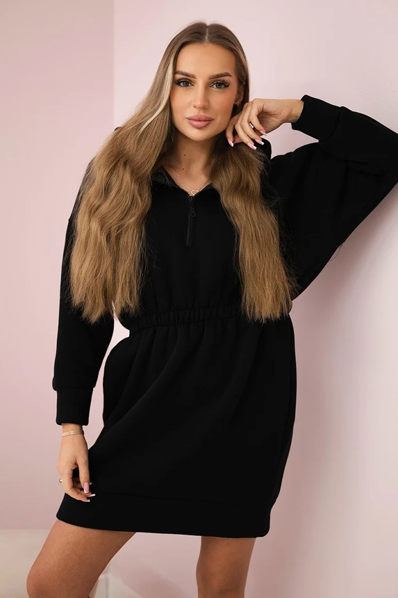 Isoliertes Kleid mit Kapuze schwarz