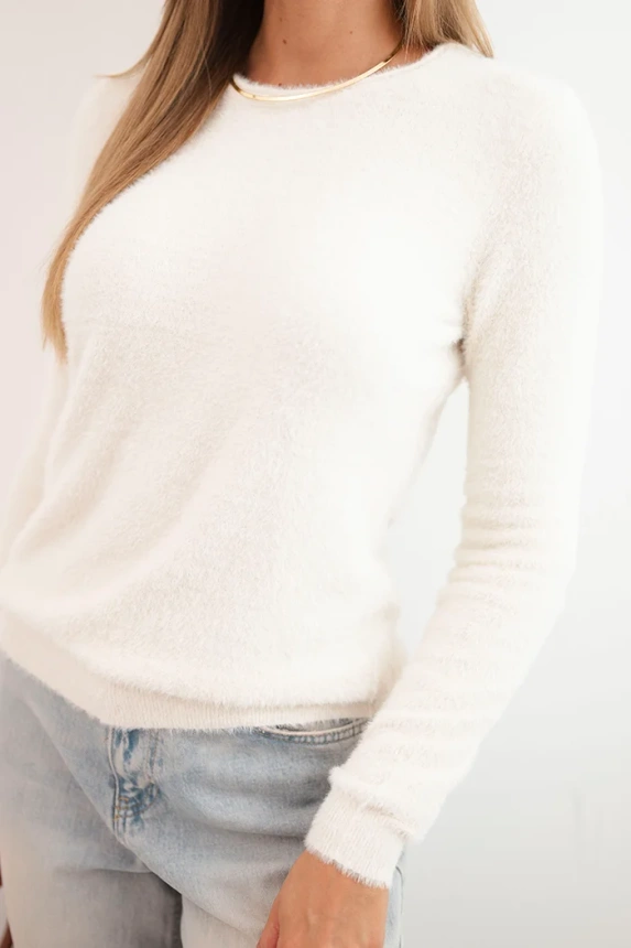 Women's alpaca sweater with a round neckline beige