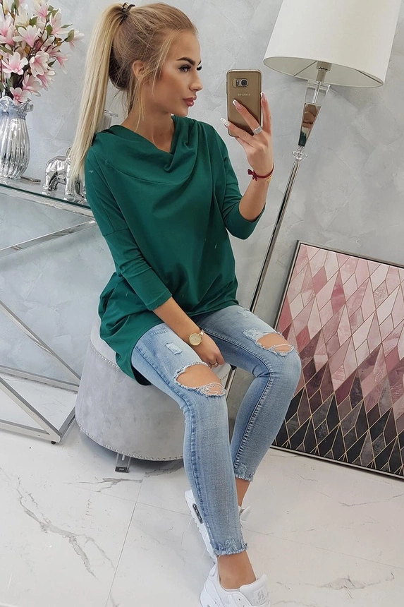 Sweatshirt with a print of wings green