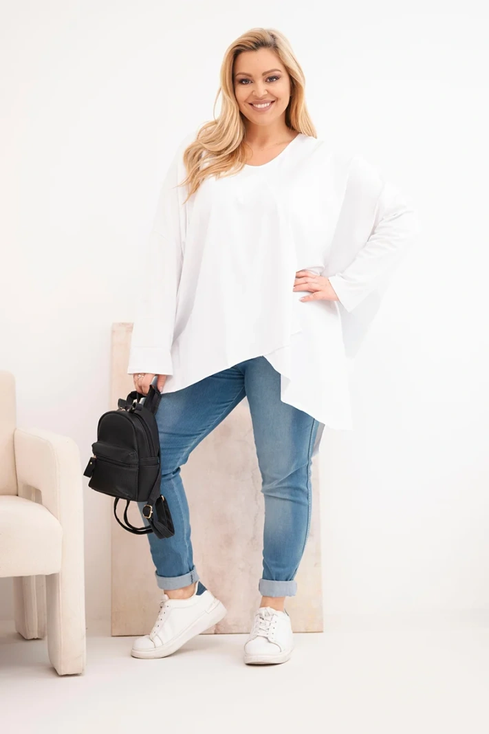 Moteriška medvilninė bluzonė Plus Size su asimetriniu apačiu ir V formos iškirpte balta