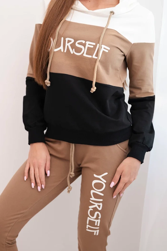 Komplet z nadrukiem Yourself ecru+camelowy