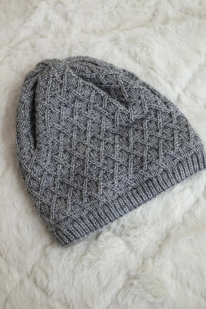 K204 dunkelgraue Fleece-Karomütze