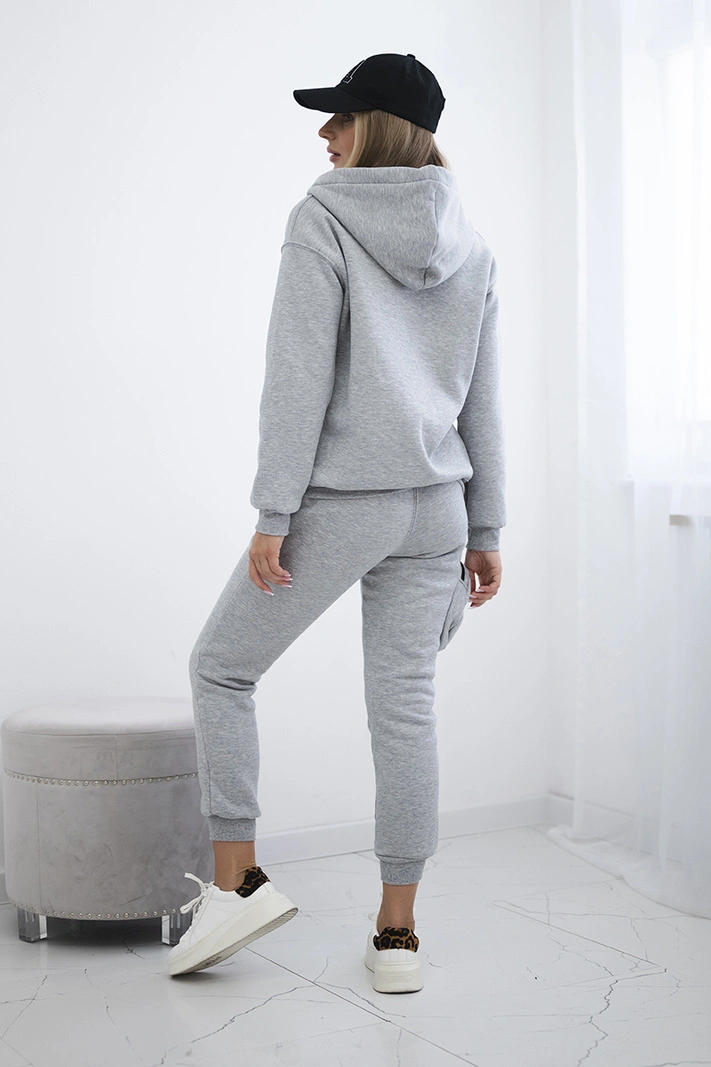 Insulated set with a decorative pocket gray