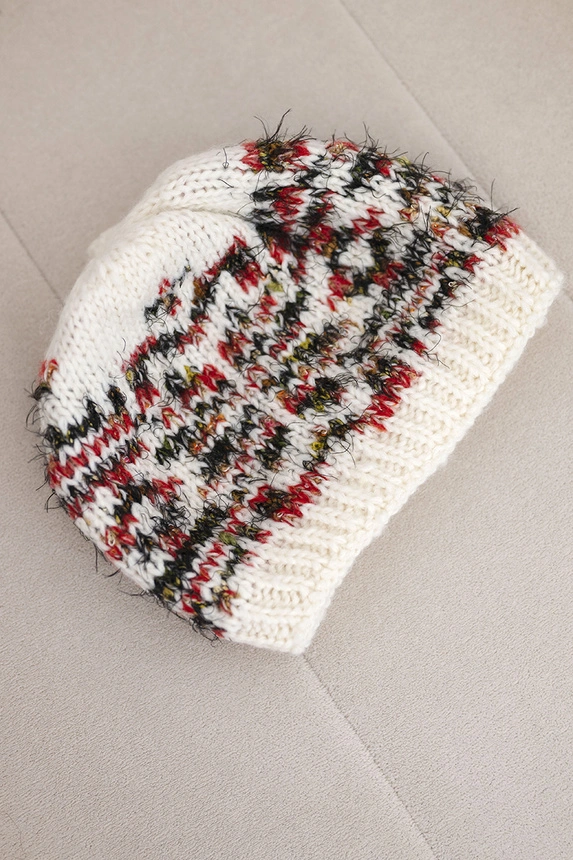 Women's wool winter hat with decorative crystals K399 black