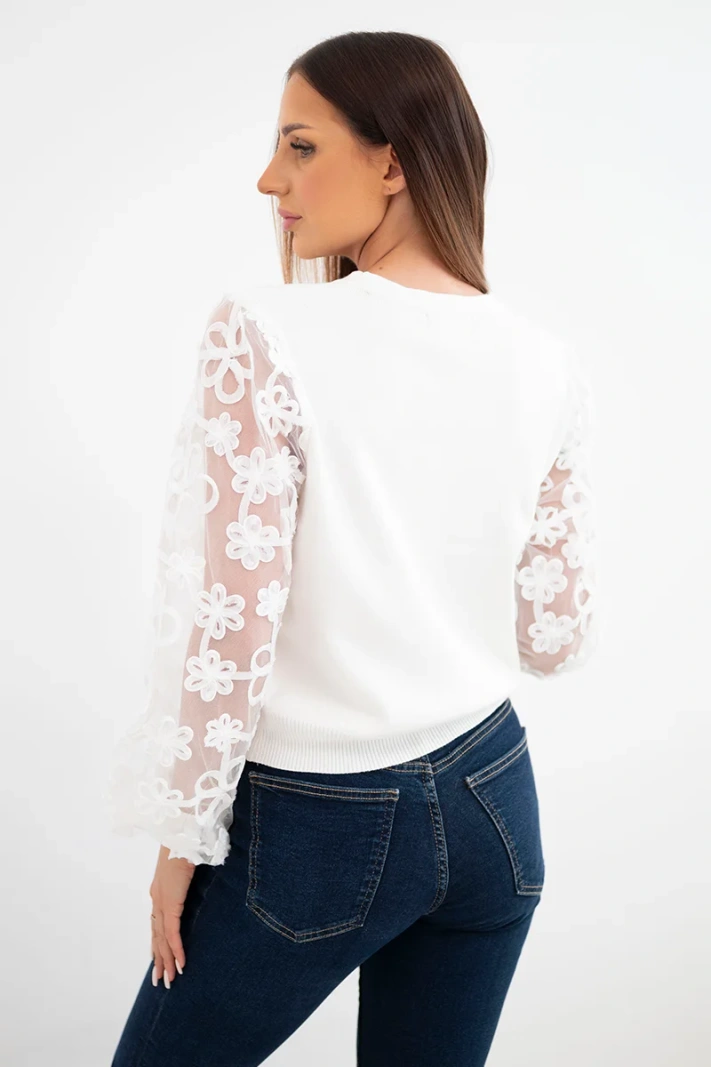 Women's knitted blouse with lace sleeves and decorative buttons ecru