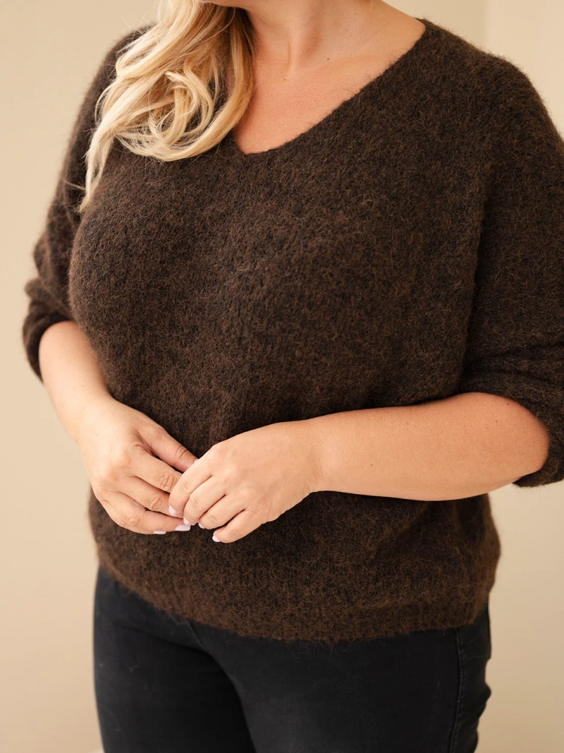 Women’s Plus Size Sweater with V-neck and wide sleeve brown