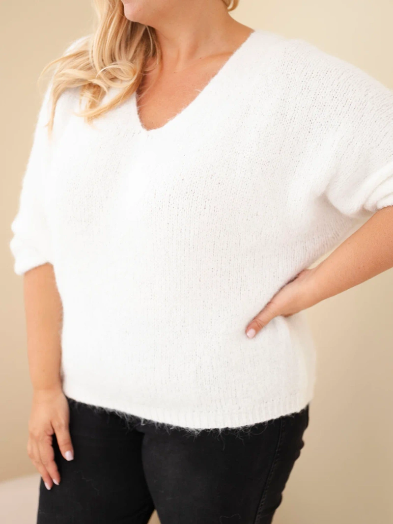 Moteriškas megztinis Plus Size su V formos iškirpte ir plačiu rankovu ecru