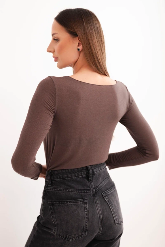 Ladies' cashmere blouse with a round neckline and long sleeves brown