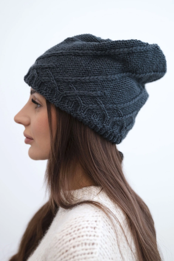 Women's wool winter hat with decorative crystals K399 black