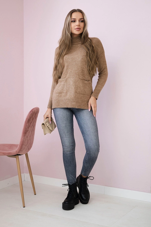 Sweater with stand-up collar camel